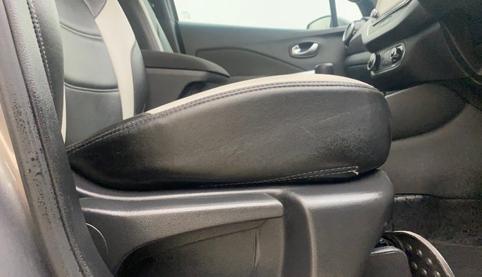 2021 Nissan Kicks XV 1.5, Petrol, Manual, 16,012 km, Driver Side Adjustment Panel