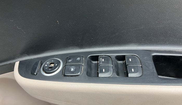 2014 Hyundai Grand i10 SPORTZ 1.2 KAPPA VTVT, Petrol, Manual, 87,418 km, Driver Side Door Panels Control