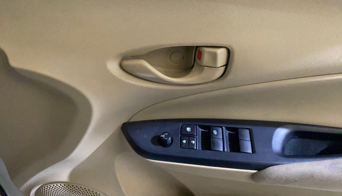 2018 Toyota YARIS J CVT, Petrol, Automatic, 75,891 km, Driver Side Door Panels Control