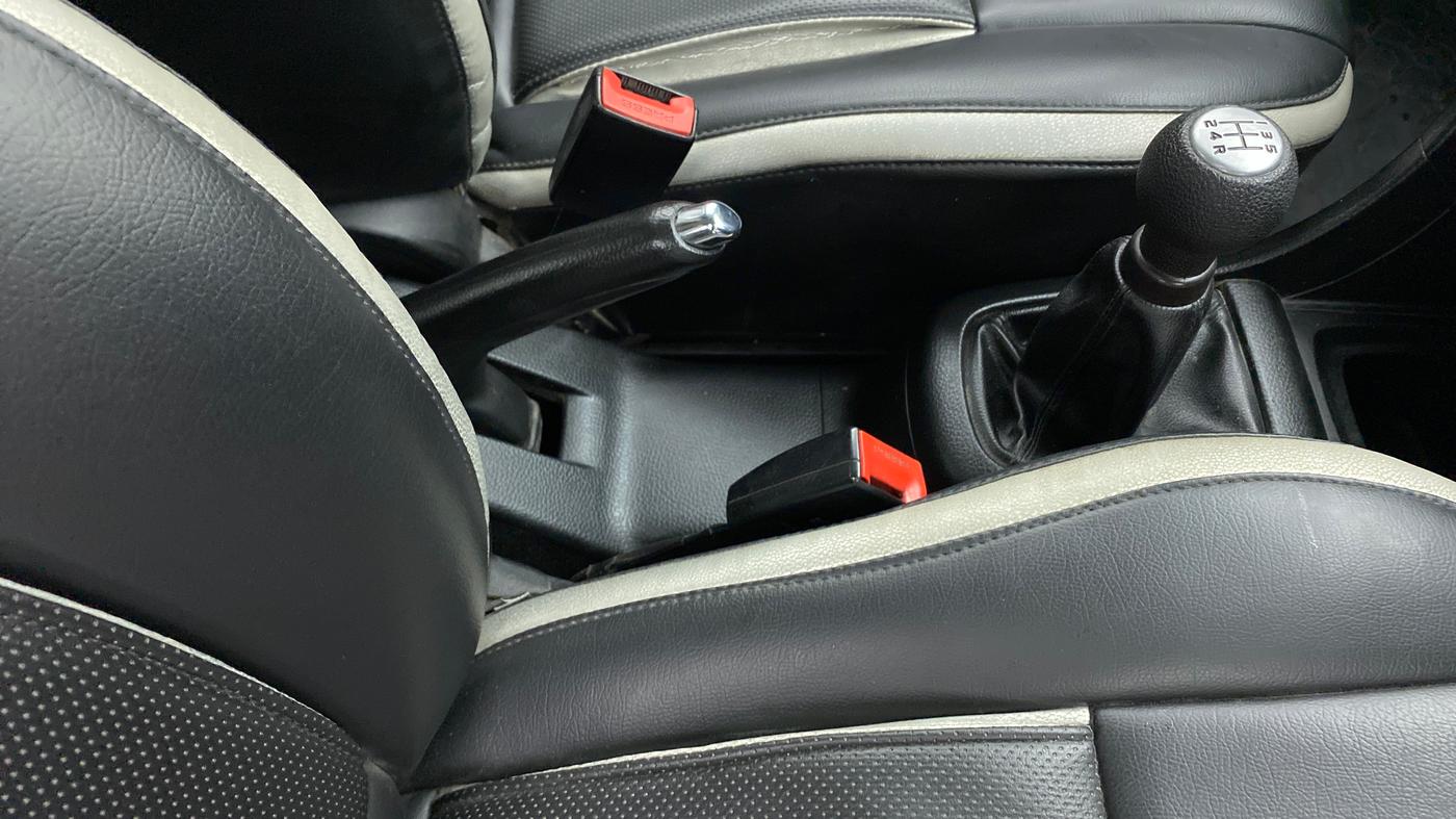 2012 Maruti Swift VDI, Diesel, Manual, 99,071 km, Gear Lever