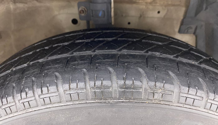 2012 Maruti Swift VDI, Diesel, Manual, 99,071 km, Right Front Tyre Tread