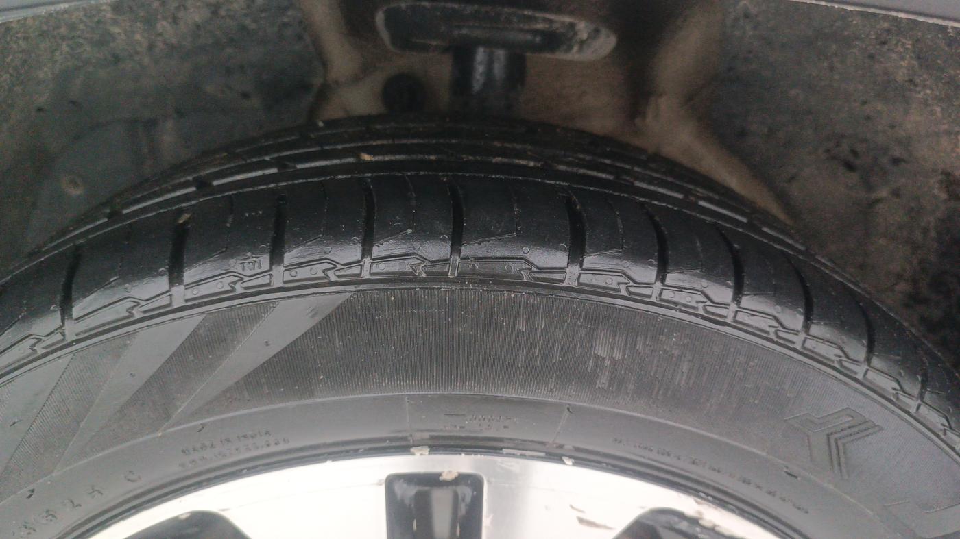 2021 MG HECTOR SHARP EX 1.5 PETROL CVT, Petrol, Automatic, 1,00,588 km, Left Front Tyre Tread