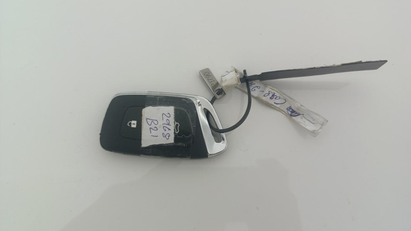 2021 MG HECTOR SHARP EX 1.5 PETROL CVT, Petrol, Automatic, 1,00,588 km, Key Close Up