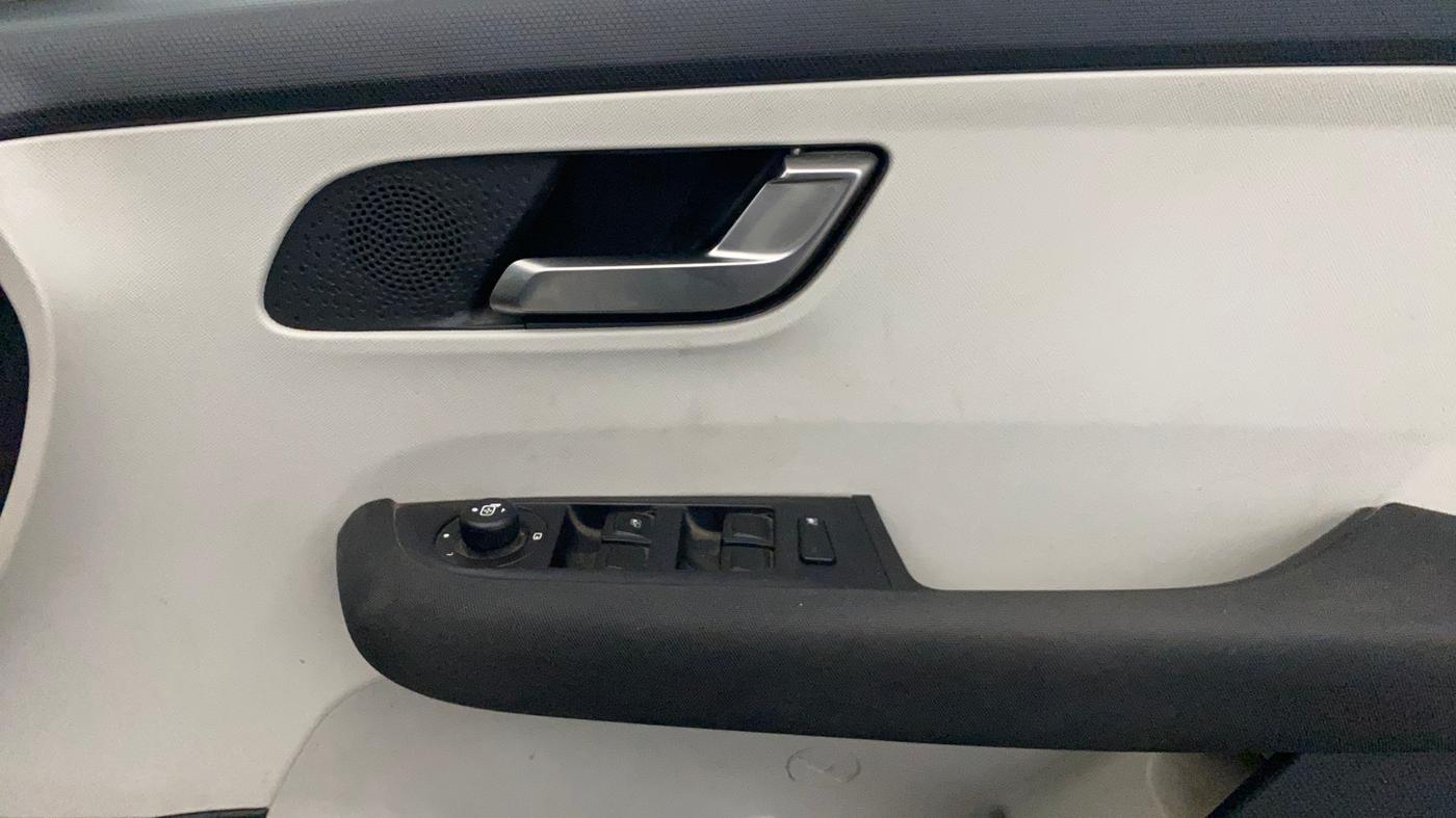 2021 Tata ALTROZ XZ I-TURBO PETROL, Petrol, Manual, 16,822 km, Driver Side Door Panels Control