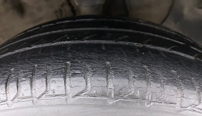 2017 Hyundai Elite i20 ASTA 1.2, Petrol, Manual, 52,610 km, Right Front Tyre Tread