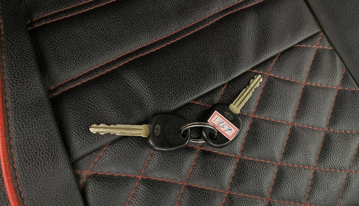 2013 Hyundai Eon D-LITE+, Petrol, Manual, 70,244 km, Key Close Up