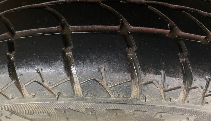 2013 Hyundai Eon D-LITE+, Petrol, Manual, 70,244 km, Left Rear Tyre Tread