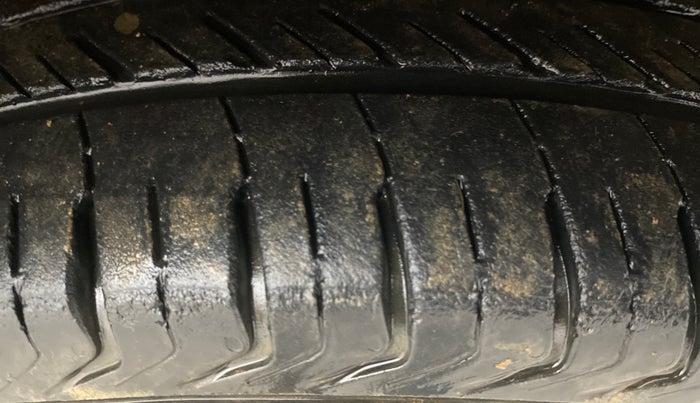 2013 Hyundai Eon D-LITE+, Petrol, Manual, 70,244 km, Right Front Tyre Tread