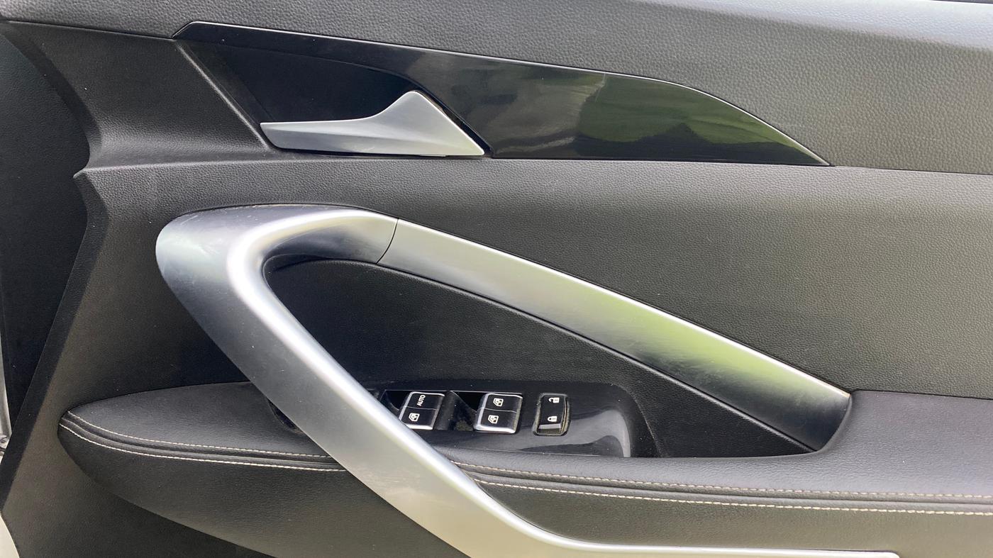 2019 MG HECTOR SHARP 2.0 DIESEL, Diesel, Manual, 94,415 km, Driver Side Door Panels Control