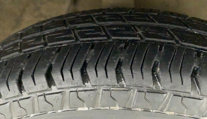 2018 Maruti Alto 800 LXI, Petrol, Manual, 9,332 km, Right Front Tyre Tread