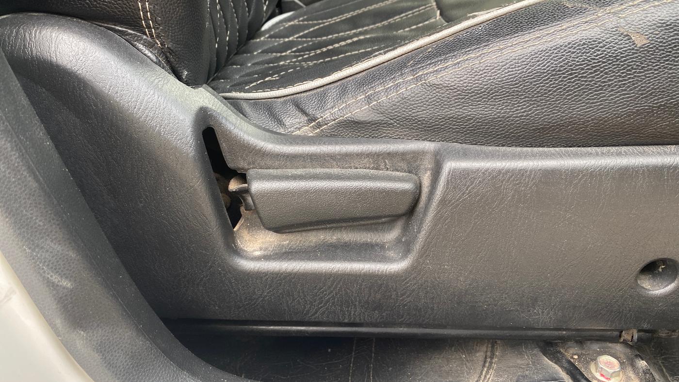 2020 Maruti Alto VXI, Petrol, Manual, 82,460 km, Driver Side Adjustment Panel
