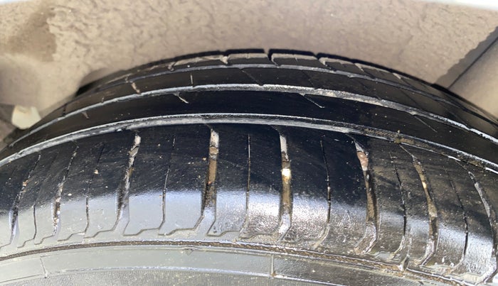 2017 Maruti Dzire ZXI AMT, CNG, Automatic, 97,909 km, Left Rear Tyre Tread