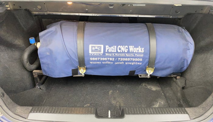 2017 Maruti Dzire ZXI AMT, CNG, Automatic, 97,909 km, Boot Inside