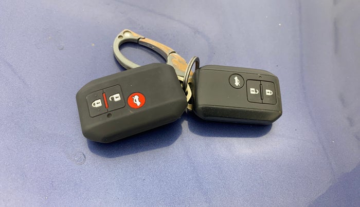 2017 Maruti Dzire ZXI AMT, CNG, Automatic, 97,909 km, Key Close Up