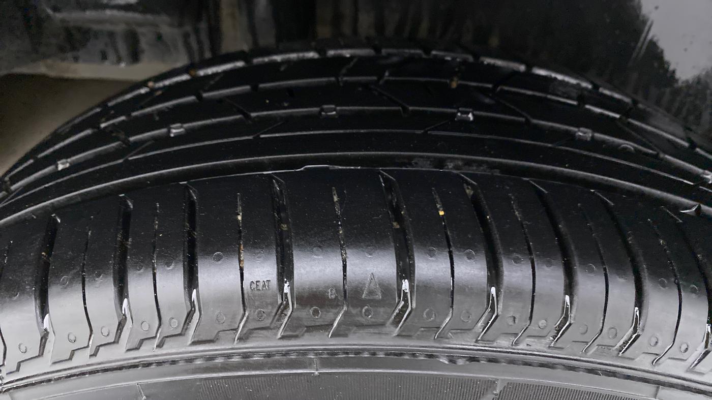 2018 Maruti Ciaz 1.4 S, Petrol, Manual, 62,849 km, Right Rear Tyre Tread