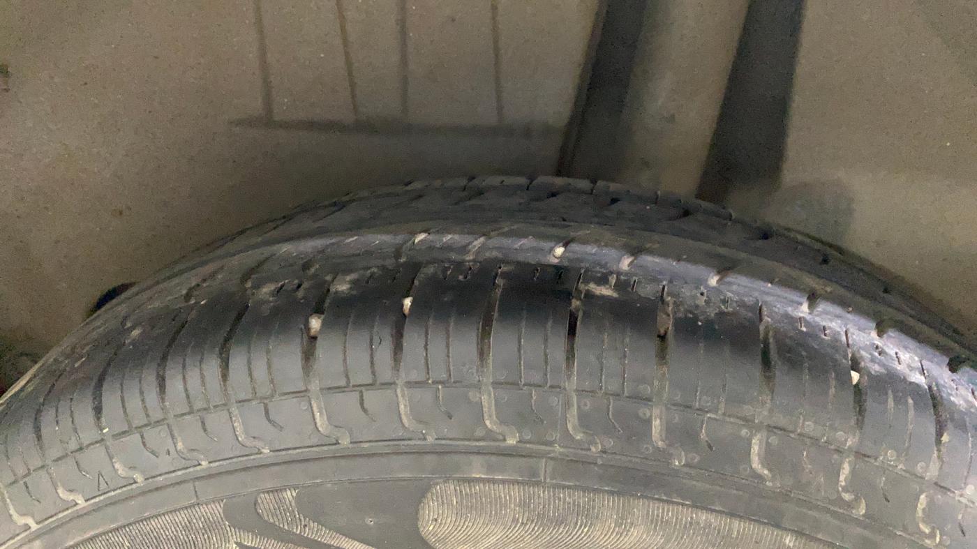 2021 Maruti Dzire VXI, Petrol, Manual, 1,37,911 km, Left Rear Tyre Tread