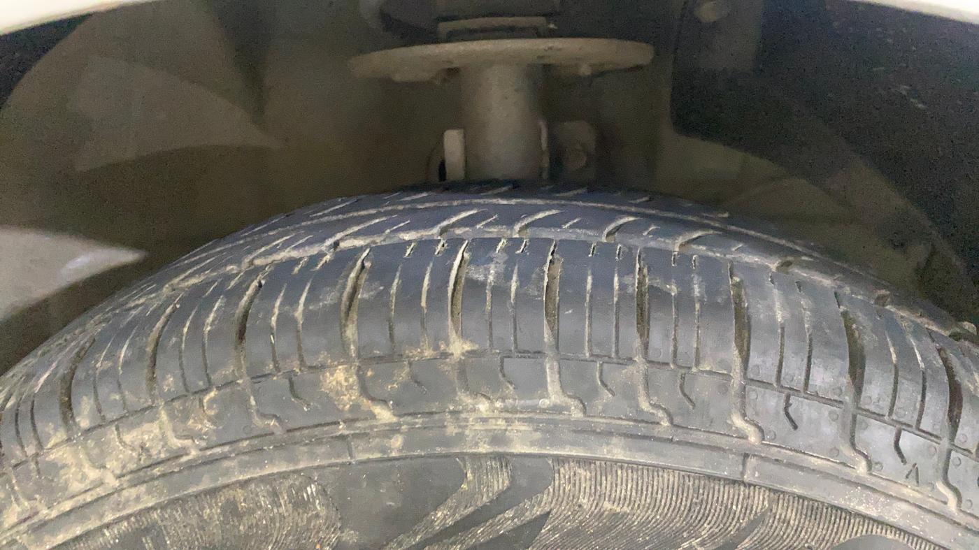 2021 Maruti Dzire VXI, Petrol, Manual, 1,37,911 km, Right Front Tyre Tread