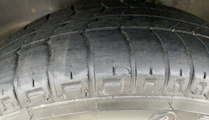 2019 Maruti Alto 800 LXI, CNG, Manual, 58,901 km, Left Front Tyre Tread