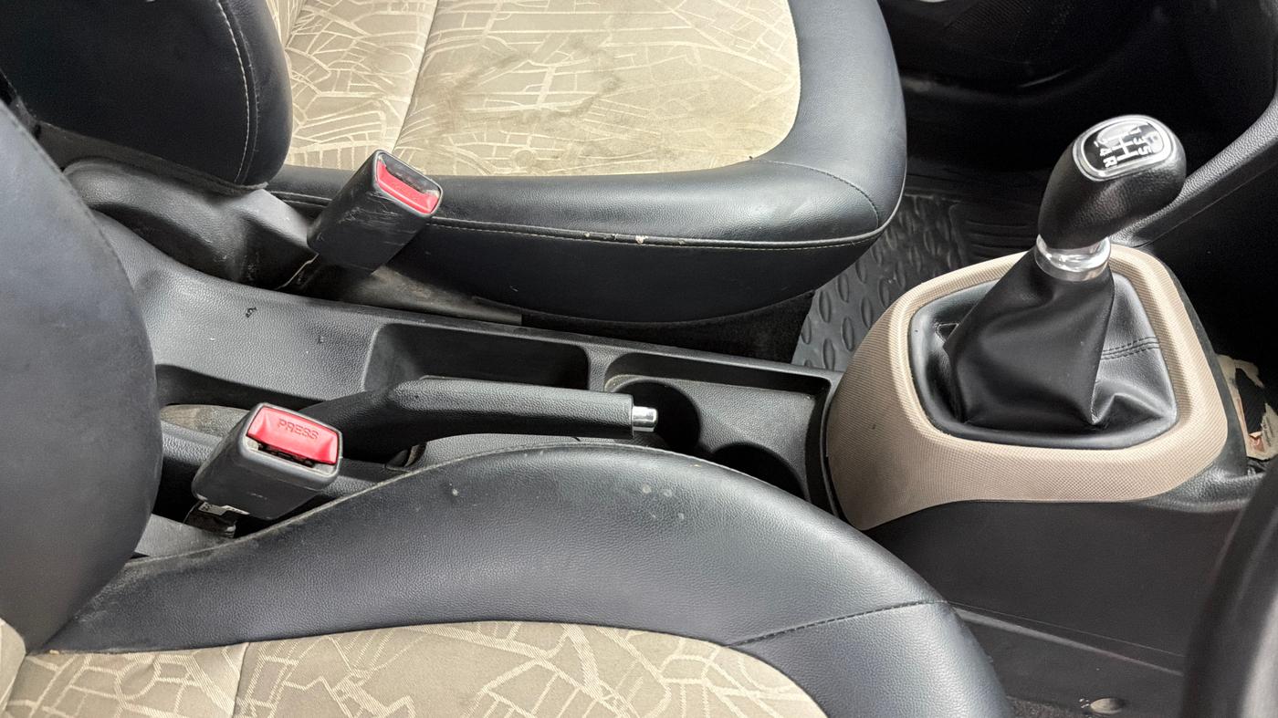 2017 Hyundai Grand i10 SPORTZ 1.2 KAPPA VTVT, Petrol, Manual, 68,773 km, Gear Lever