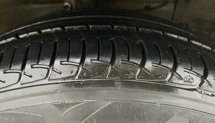 2018 Maruti Ciaz DELTA AT 1.5 SHVS PETROL, Petrol, Automatic, 33,099 km, Right Front Tyre Tread