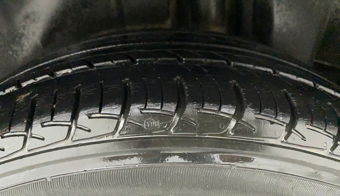 2018 Maruti Ciaz DELTA AT 1.5 SHVS PETROL, Petrol, Automatic, 33,099 km, Left Rear Tyre Tread