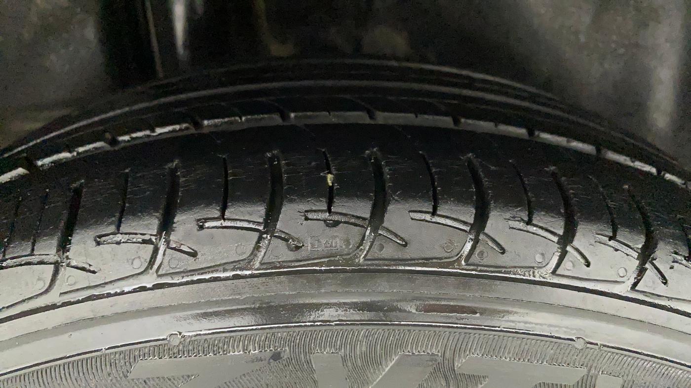 2018 Maruti Ciaz DELTA AT 1.5 SHVS PETROL, Petrol, Automatic, 33,099 km, Right Rear Tyre Tread