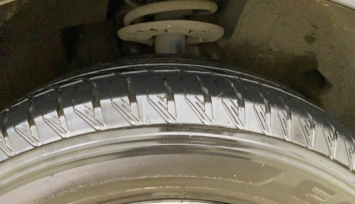 2022 Mahindra XUV700 AX 7 LUXURY P AT 7 STR, Petrol, Automatic, 19,475 km, Right Front Tyre Tread