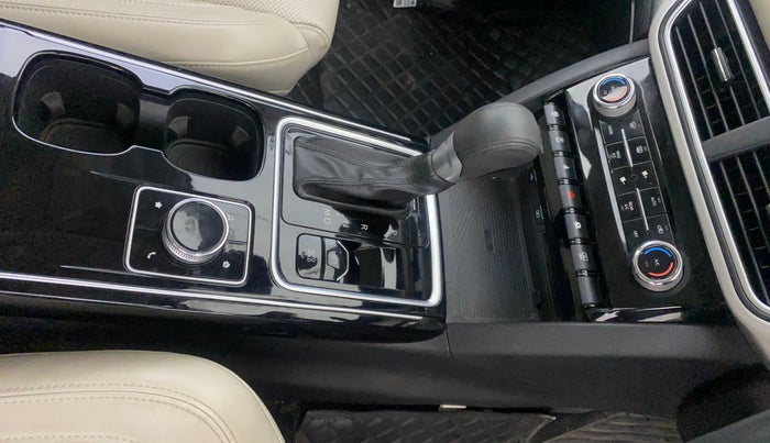 2022 Mahindra XUV700 AX 7 LUXURY P AT 7 STR, Petrol, Automatic, 19,475 km, Gear Lever