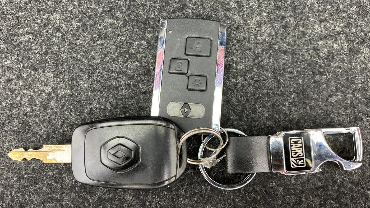 2017 Renault Kwid RXL, Petrol, Manual, 39,130 km, Key Close Up