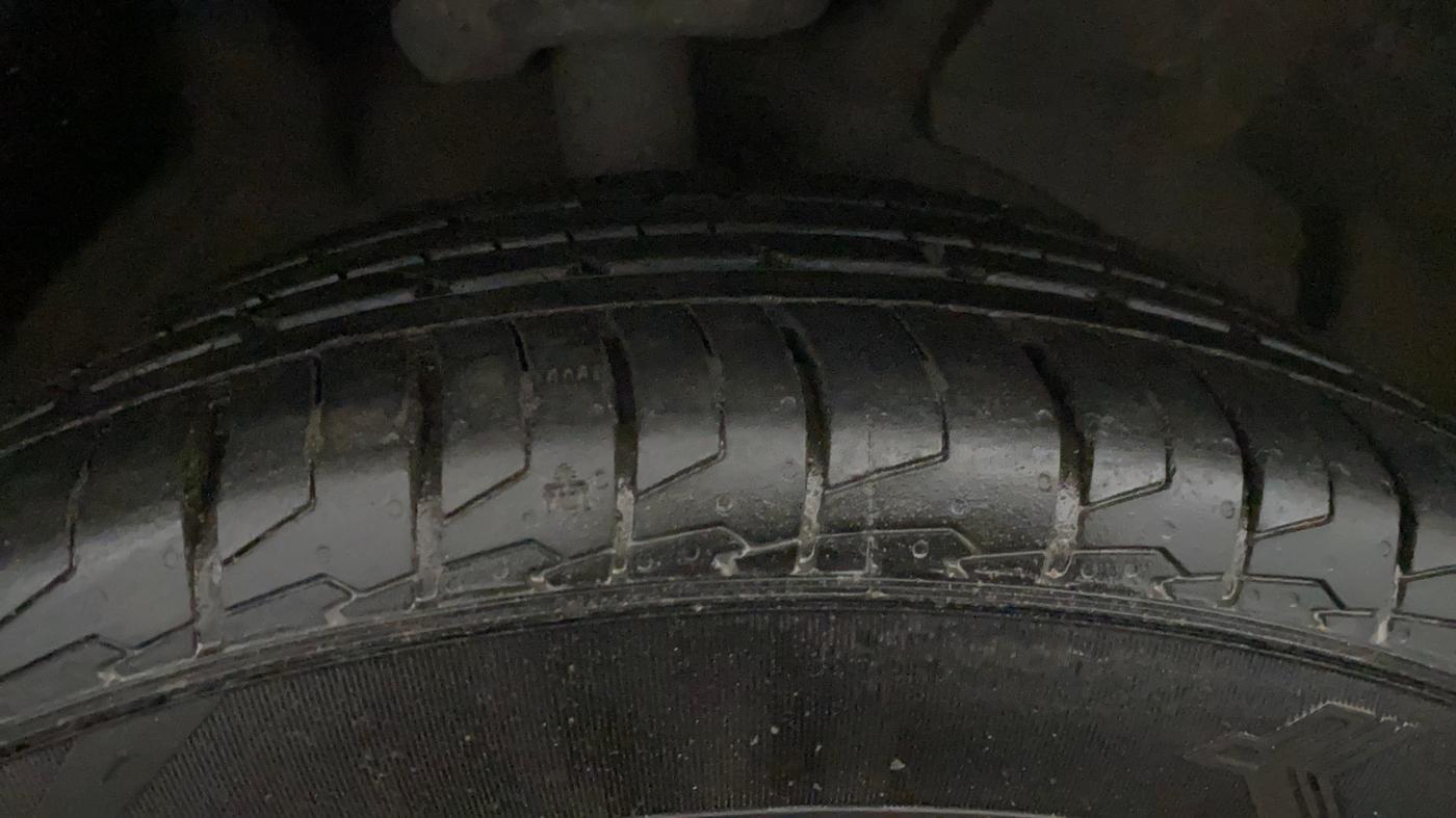 2020 MG HECTOR SHARP 1.5 DCT PETROL, Petrol, Automatic, 79,911 km, Right Front Tyre Tread