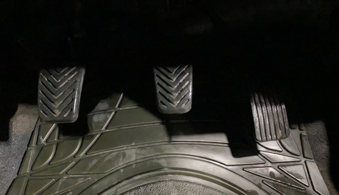 2017 Hyundai Eon ERA +, Petrol, Manual, 49,326 km, Pedals