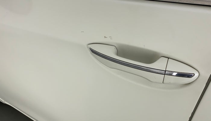 2018 Toyota Corolla Altis G DIESEL, Diesel, Manual, 52,931 km, Front passenger door - Minor scratches
