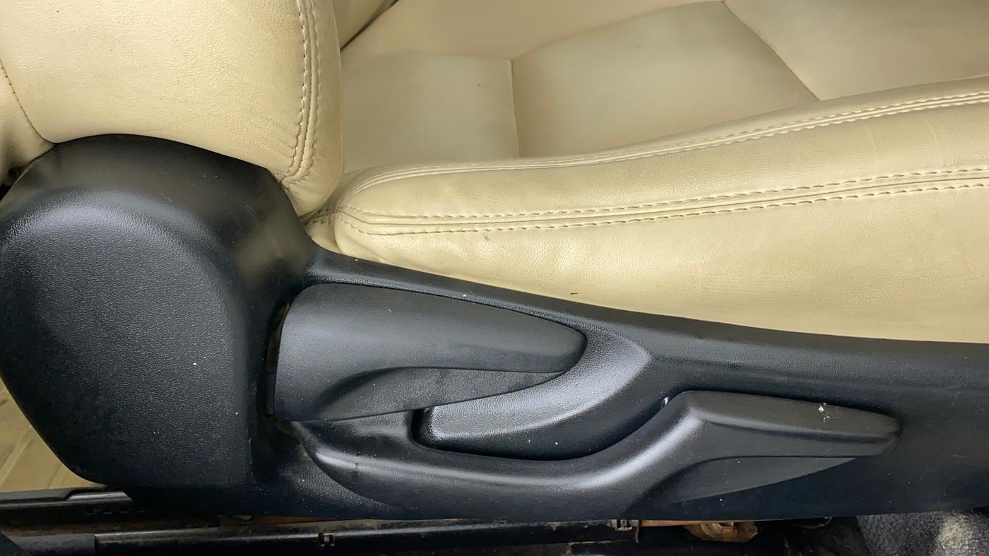 2018 Toyota Corolla Altis G DIESEL, Diesel, Manual, 52,931 km, Driver Side Adjustment Panel