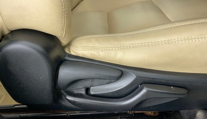 2018 Toyota Corolla Altis G DIESEL, Diesel, Manual, 52,931 km, Driver Side Adjustment Panel