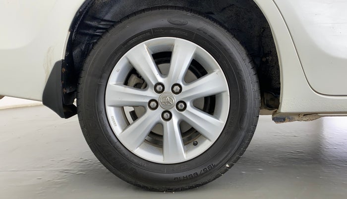 2018 Toyota Corolla Altis G DIESEL, Diesel, Manual, 52,931 km, Right Rear Wheel