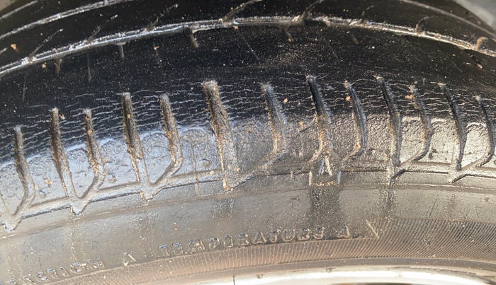 2015 Hyundai i20 Active 1.2 S, Petrol, Manual, 1,01,144 km, Right Rear Tyre Tread