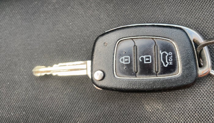 2015 Hyundai i20 Active 1.2 S, Petrol, Manual, 1,01,144 km, Key Close Up