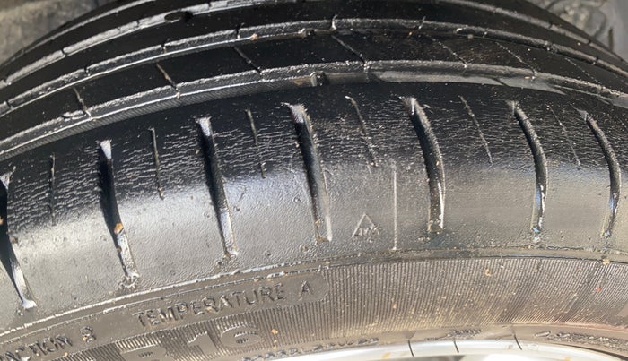 2015 Hyundai i20 Active 1.2 S, Petrol, Manual, 1,01,144 km, Left Rear Tyre Tread