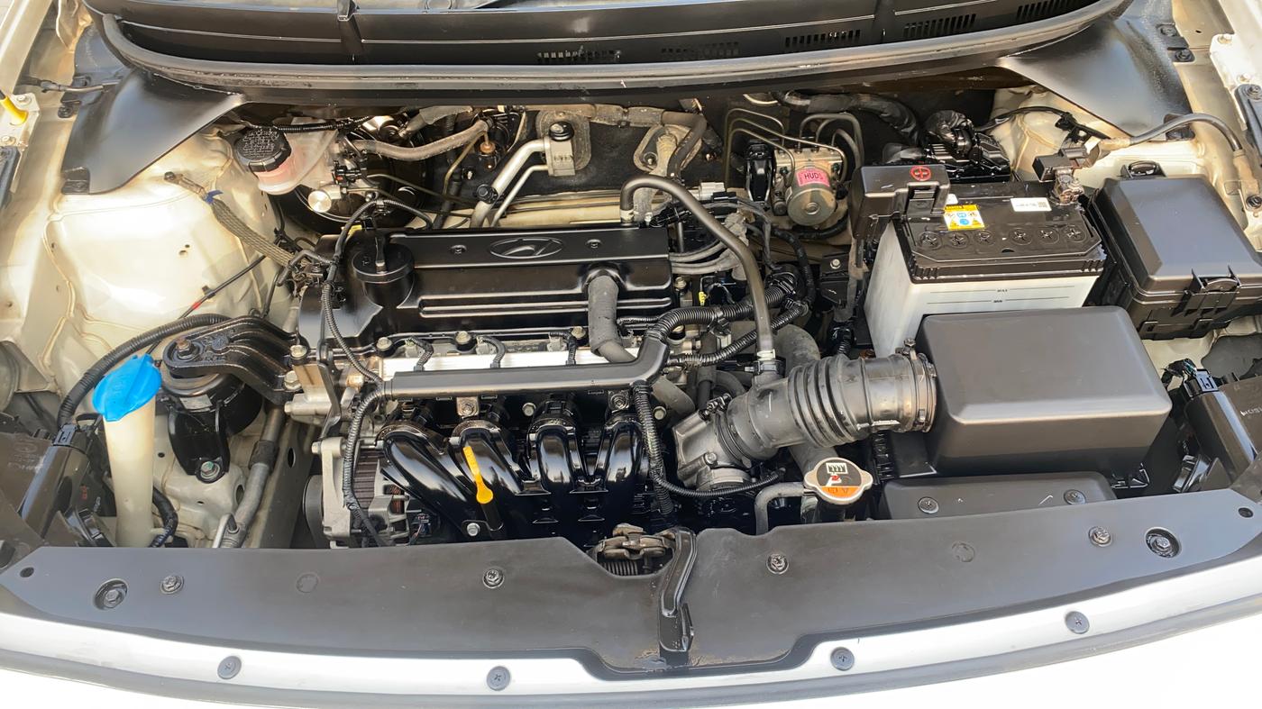 2015 Hyundai i20 Active 1.2 S, Petrol, Manual, 1,01,144 km, Engine View