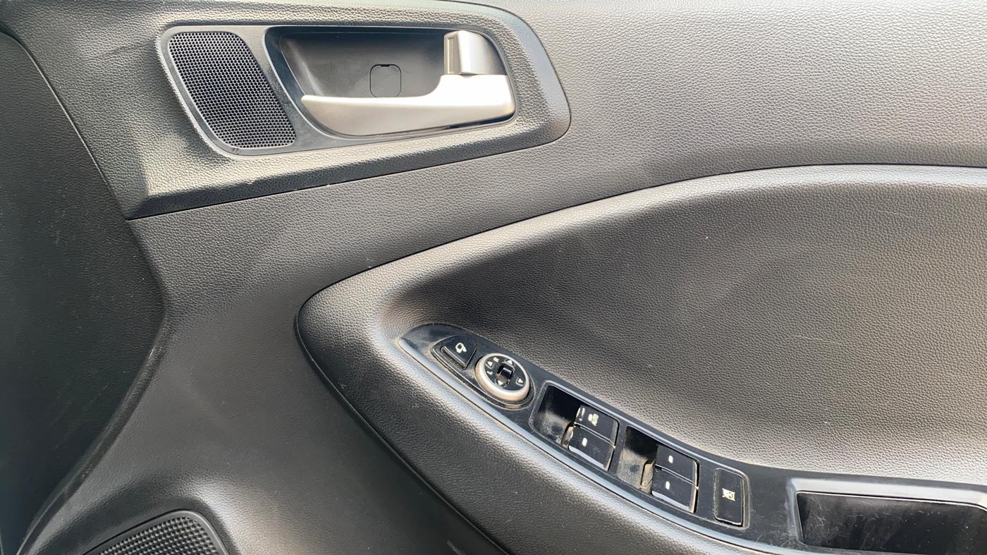 2015 Hyundai i20 Active 1.2 S, Petrol, Manual, 1,01,144 km, Driver Side Door Panels Control