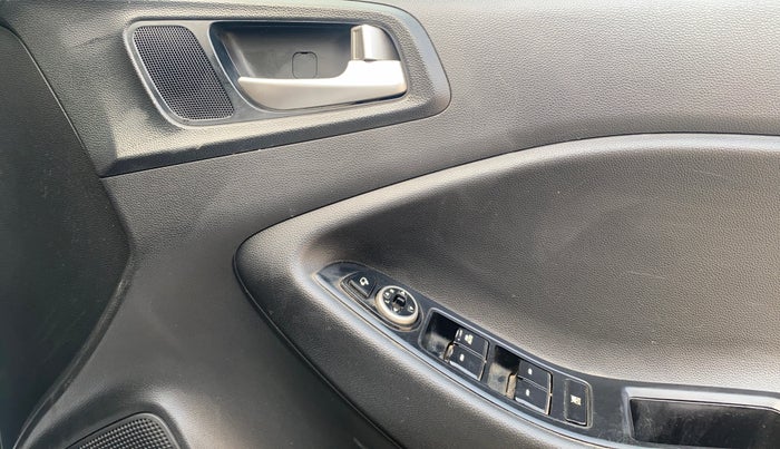 2015 Hyundai i20 Active 1.2 S, Petrol, Manual, 1,01,144 km, Driver Side Door Panels Control