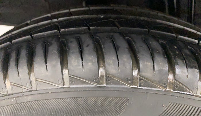 2020 Renault Kwid 1.0 RXL AT, Petrol, Automatic, 9,750 km, Right Rear Tyre Tread