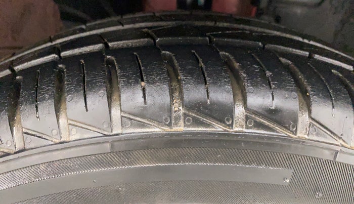 2020 Renault Kwid 1.0 RXL AT, Petrol, Automatic, 9,750 km, Right Front Tyre Tread