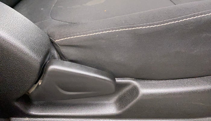 2020 Renault Kwid 1.0 RXL AT, Petrol, Automatic, 9,750 km, Driver Side Adjustment Panel