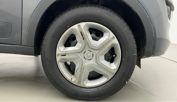 2019 Tata NEXON XMA PETROL, Petrol, Automatic, 69,521 km, Right Front Wheel