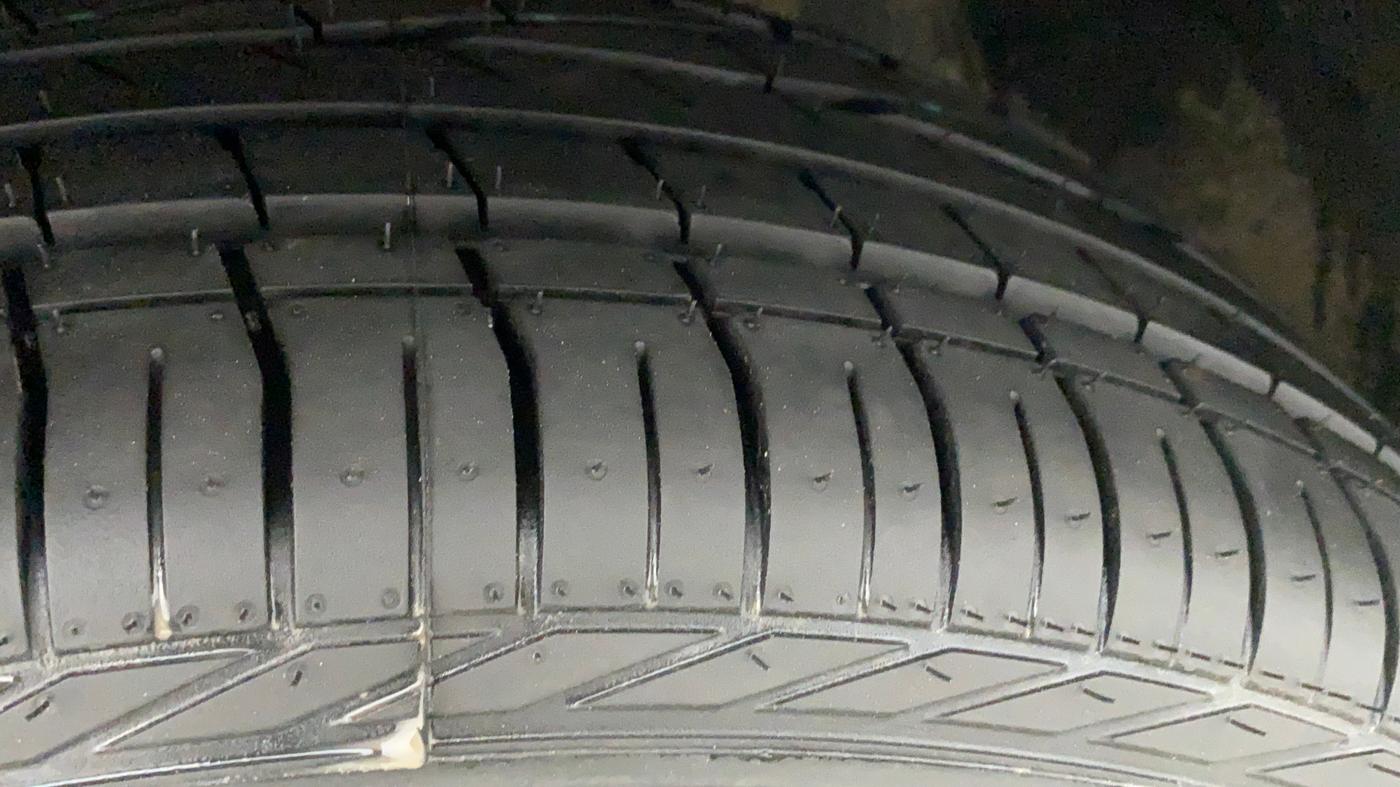 2019 Tata NEXON XMA PETROL, Petrol, Automatic, 69,521 km, Right Front Tyre Tread