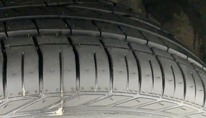 2019 Tata NEXON XMA PETROL, Petrol, Automatic, 69,521 km, Right Front Tyre Tread