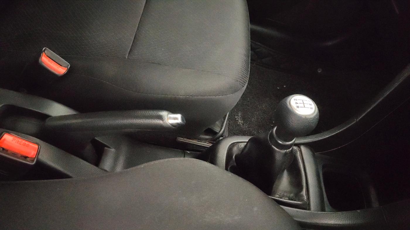 2016 Maruti Swift ZXI, Petrol, Manual, 61,365 km, Gear Lever