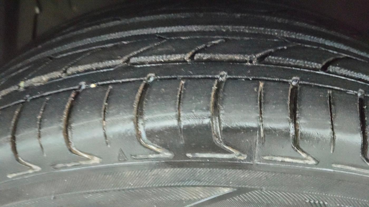 2016 Maruti Swift ZXI, Petrol, Manual, 61,365 km, Left Front Tyre Tread