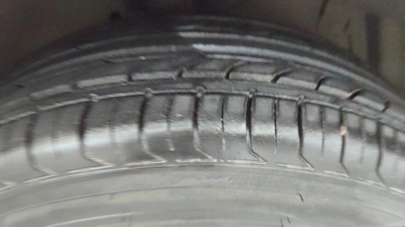 2016 Maruti Swift ZXI, Petrol, Manual, 61,365 km, Right Front Tyre Tread